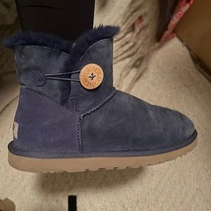Mini Button Uggs